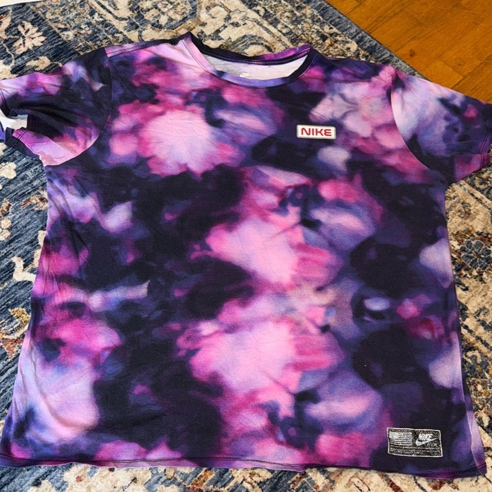 Nike Air The Nike Tee Women XL Purple Tie Dye Athletic Cut Crew Neck ShortSleeve